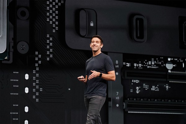 A Apple vai reformular a sua gestão, e John Ternus pode tornar-se CEO.