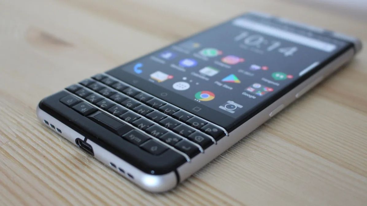 Os smartphones BlackBerry serão relançados dentro de um ano.