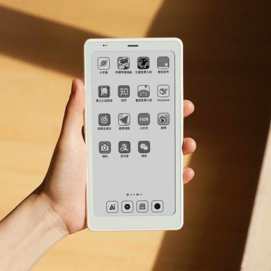 A ONYX lança o e-reader compacto BOOX P6 Pro com uma câmara e um modem 5G.