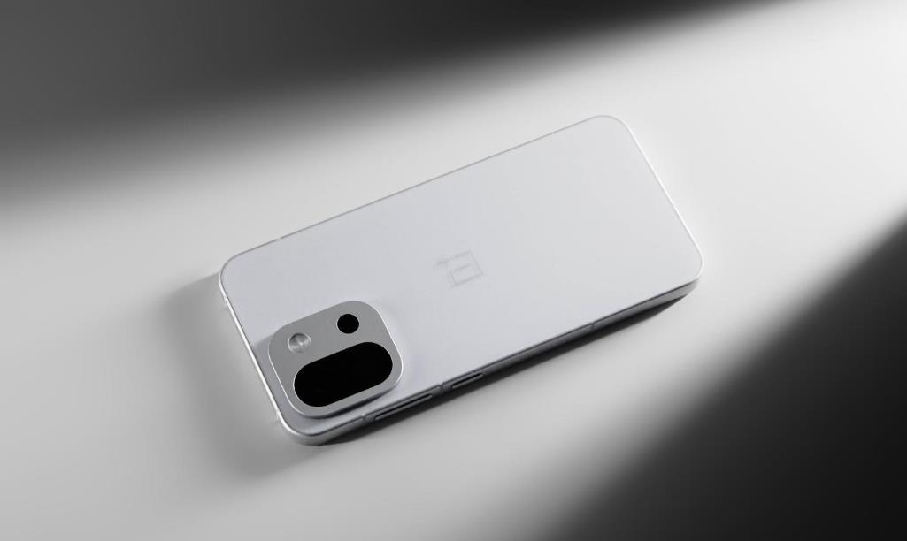 As especificações do OnePlus 15 foram reveladas: uma bateria de 7300mAh + carregamento rápido de 120