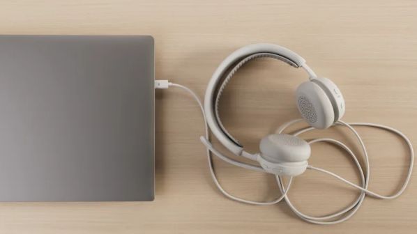 A Logitech lança o 'Zone', um auricular ideal para reuniões importantes.