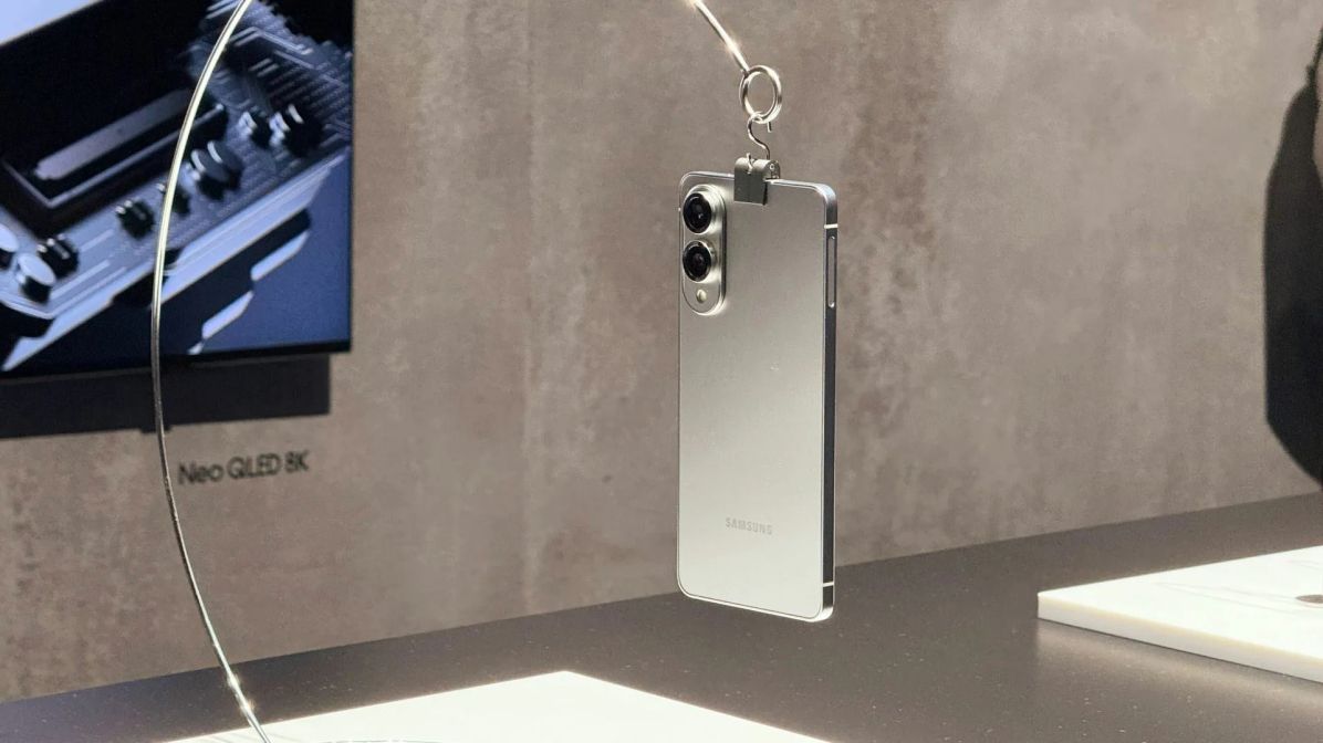Insider: A Samsung planeia lançar a versão Galaxy S26 Plus.