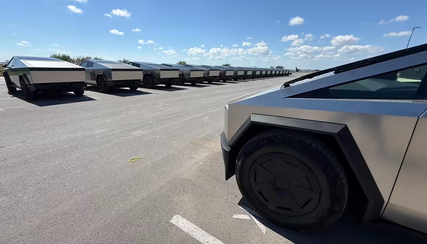 A empresa de Musk compra Cybertrucks em massa para ajudar a Tesla a reduzir o inventário.