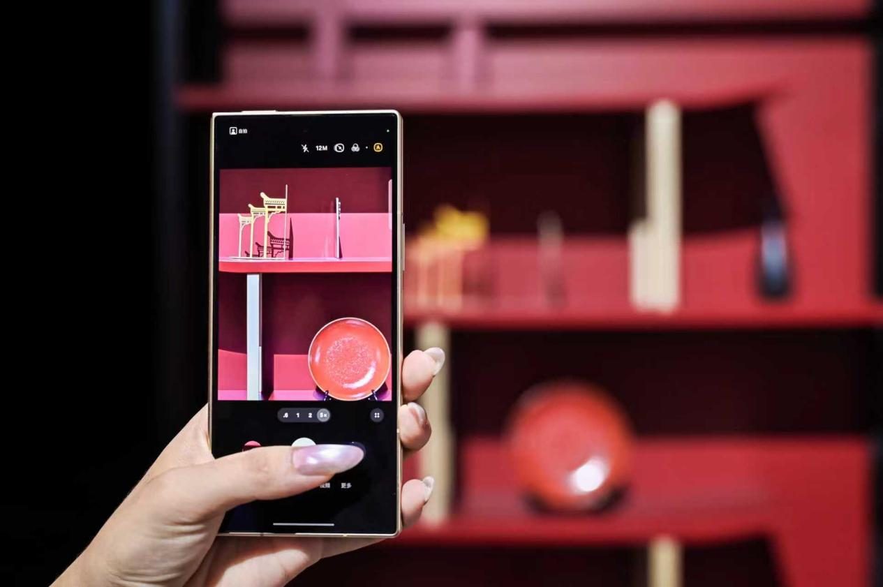 Quando a IA encontra a estética oriental, o Samsung W26 inaugura uma nova era de telefones dobráveis